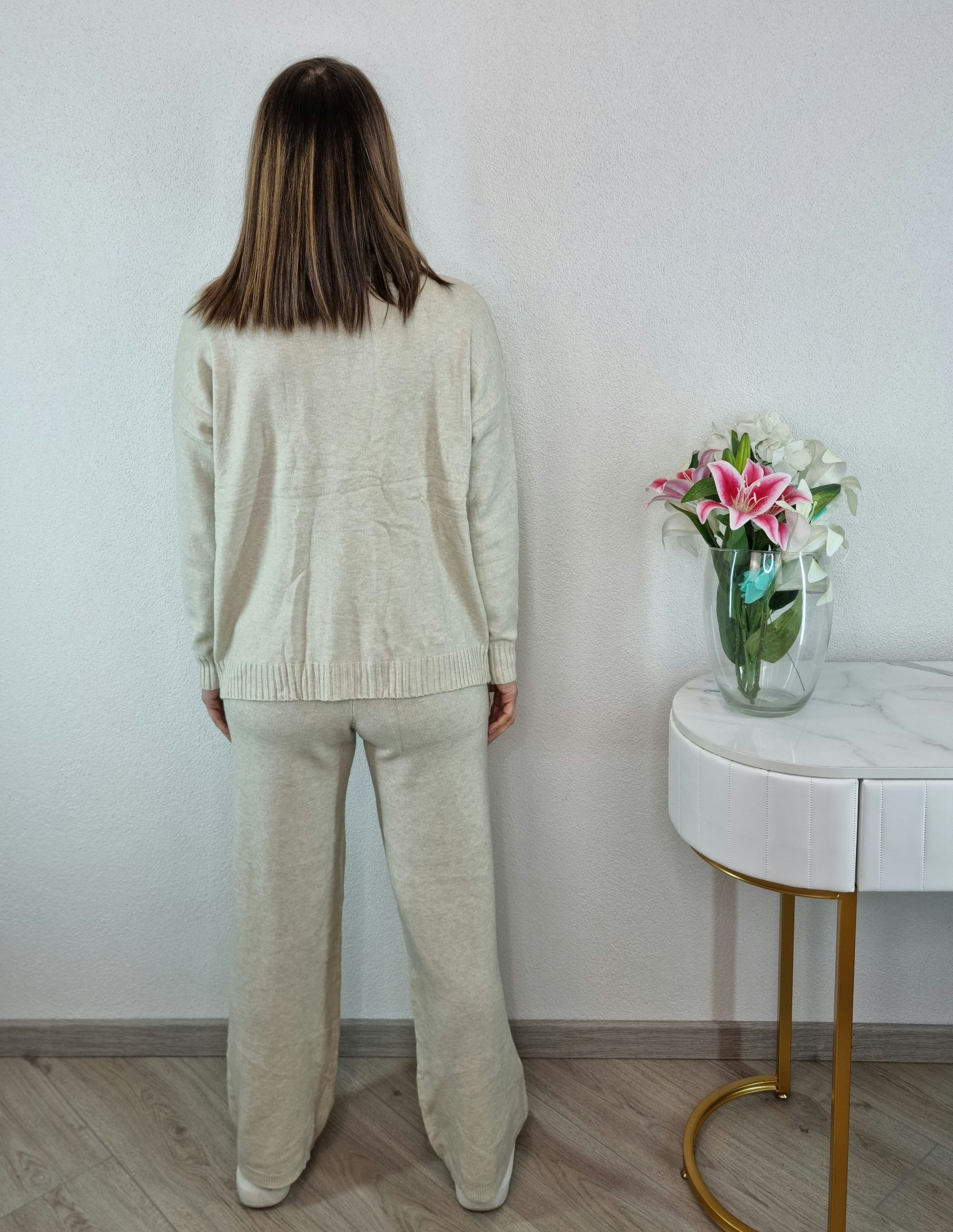 COMPLETO IN MAGLIA BEIGE