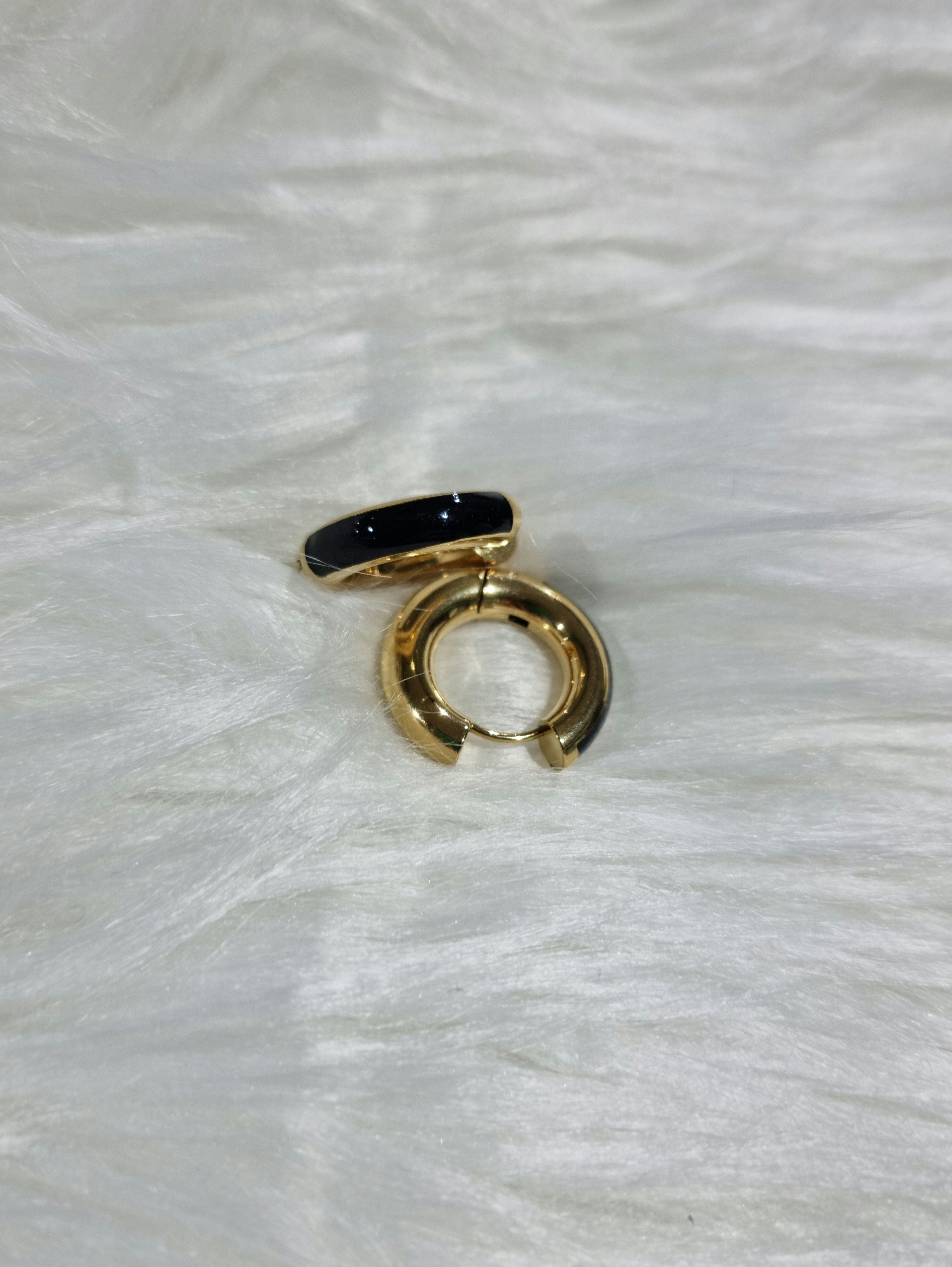 ORECCHINO ANELLO NERO