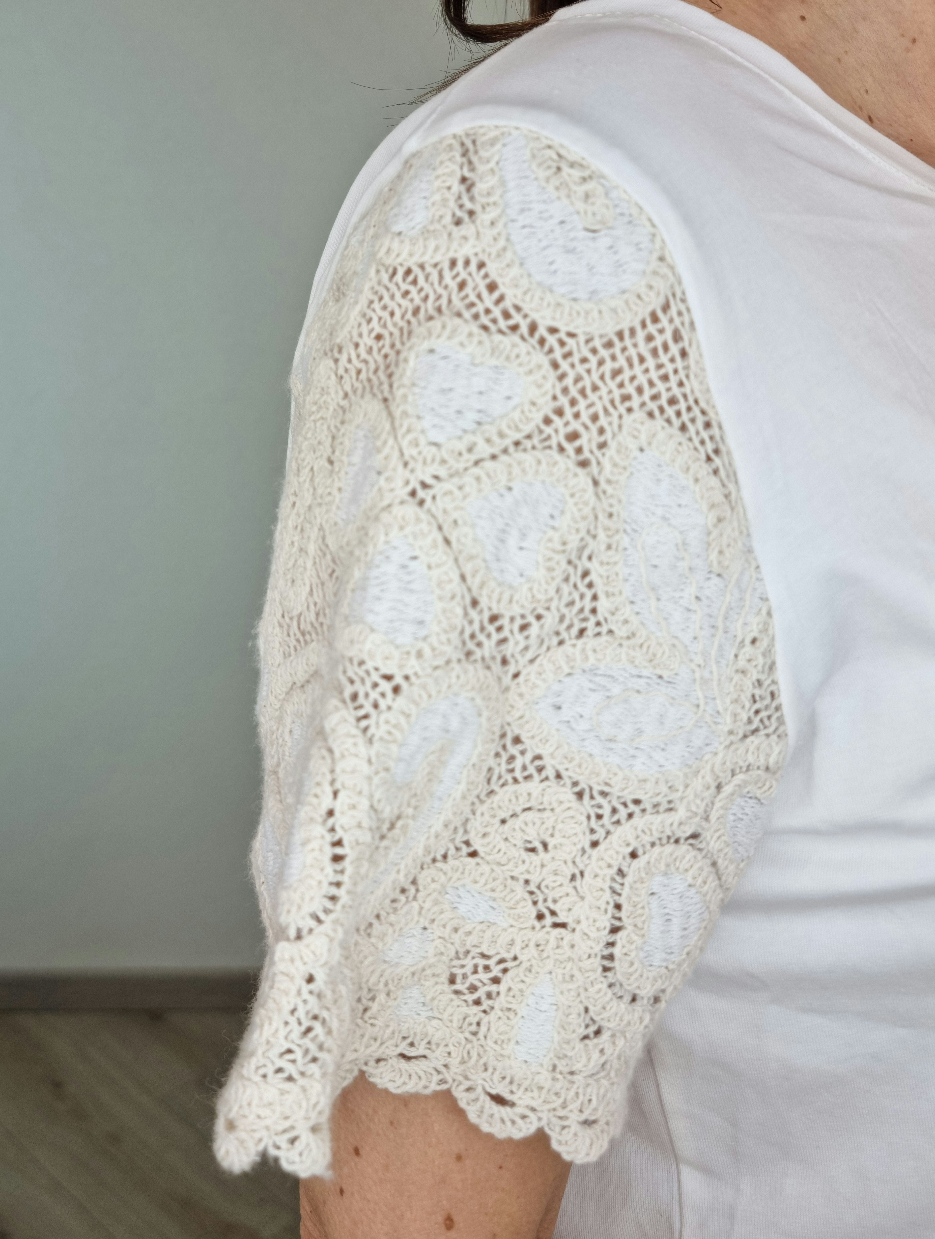 T-SHIRT RICAMO