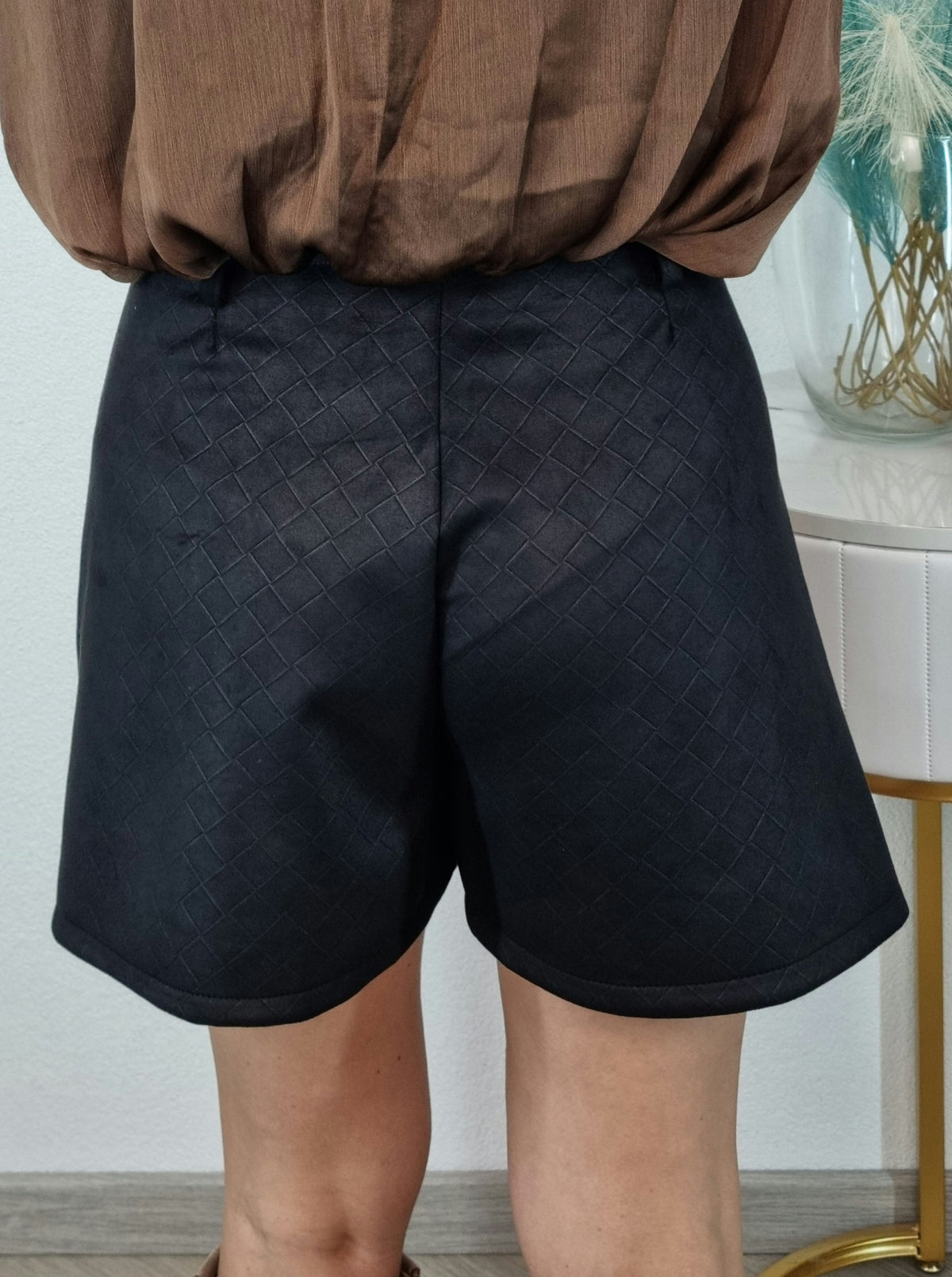 SHORT SCAMOSCIATO NERO
