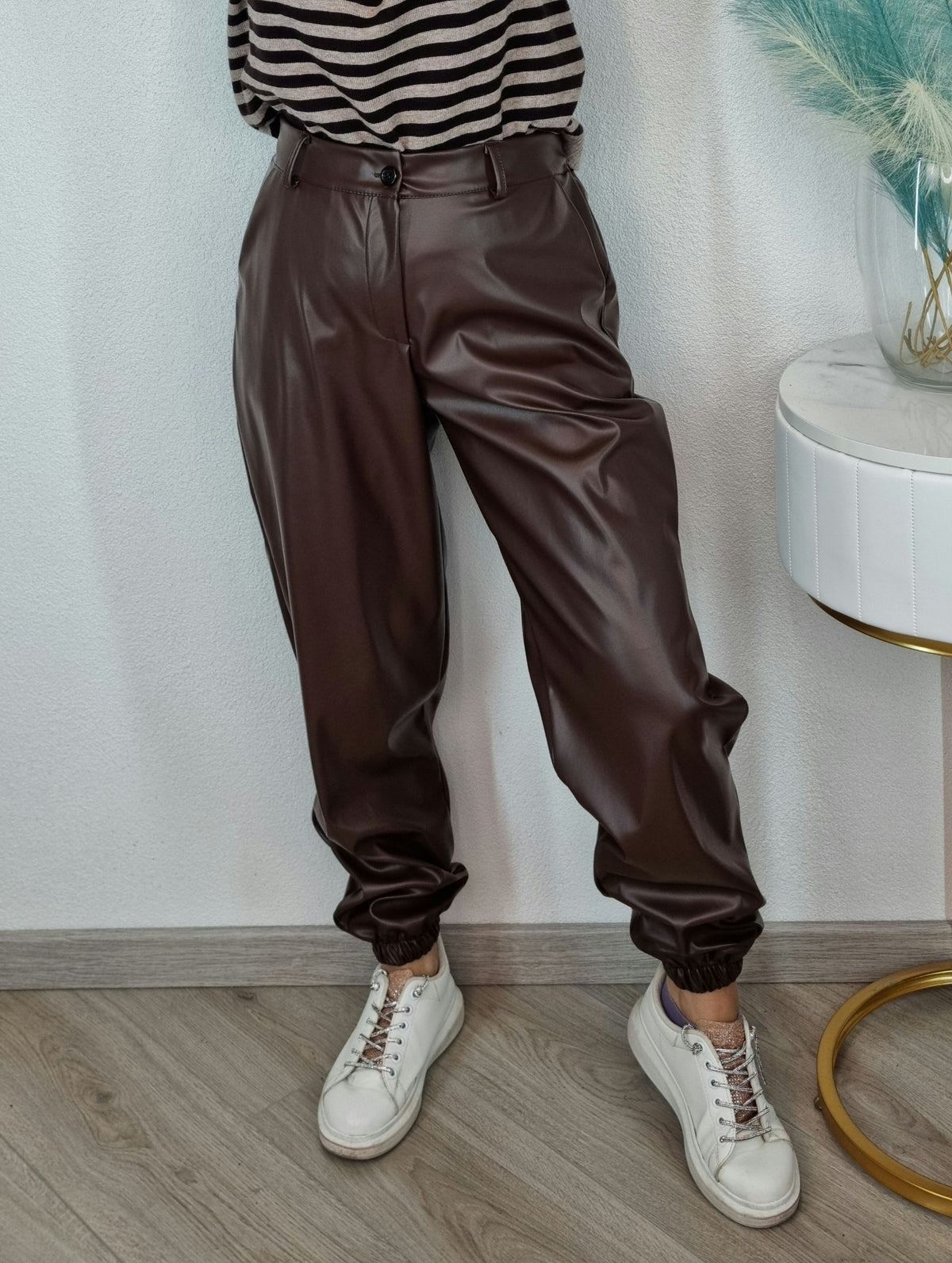 PANTALONE SIMIL PELLE MORO