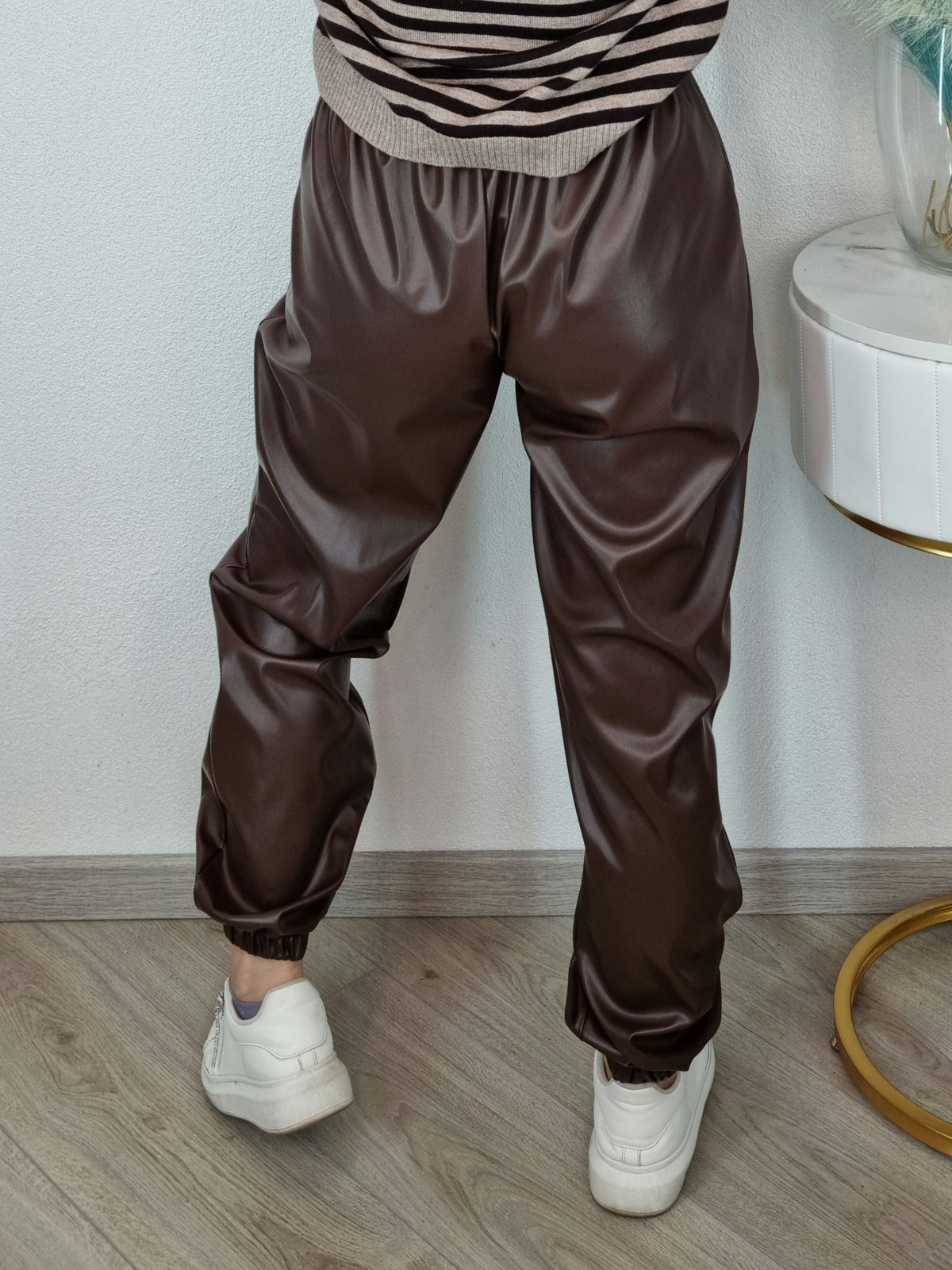 PANTALONE SIMIL PELLE MORO