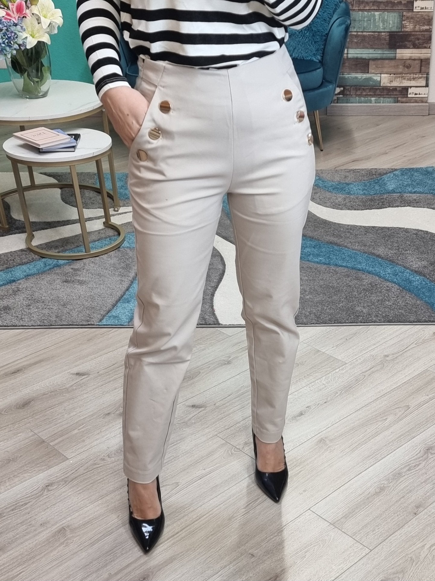 Pantalone bottoni beige