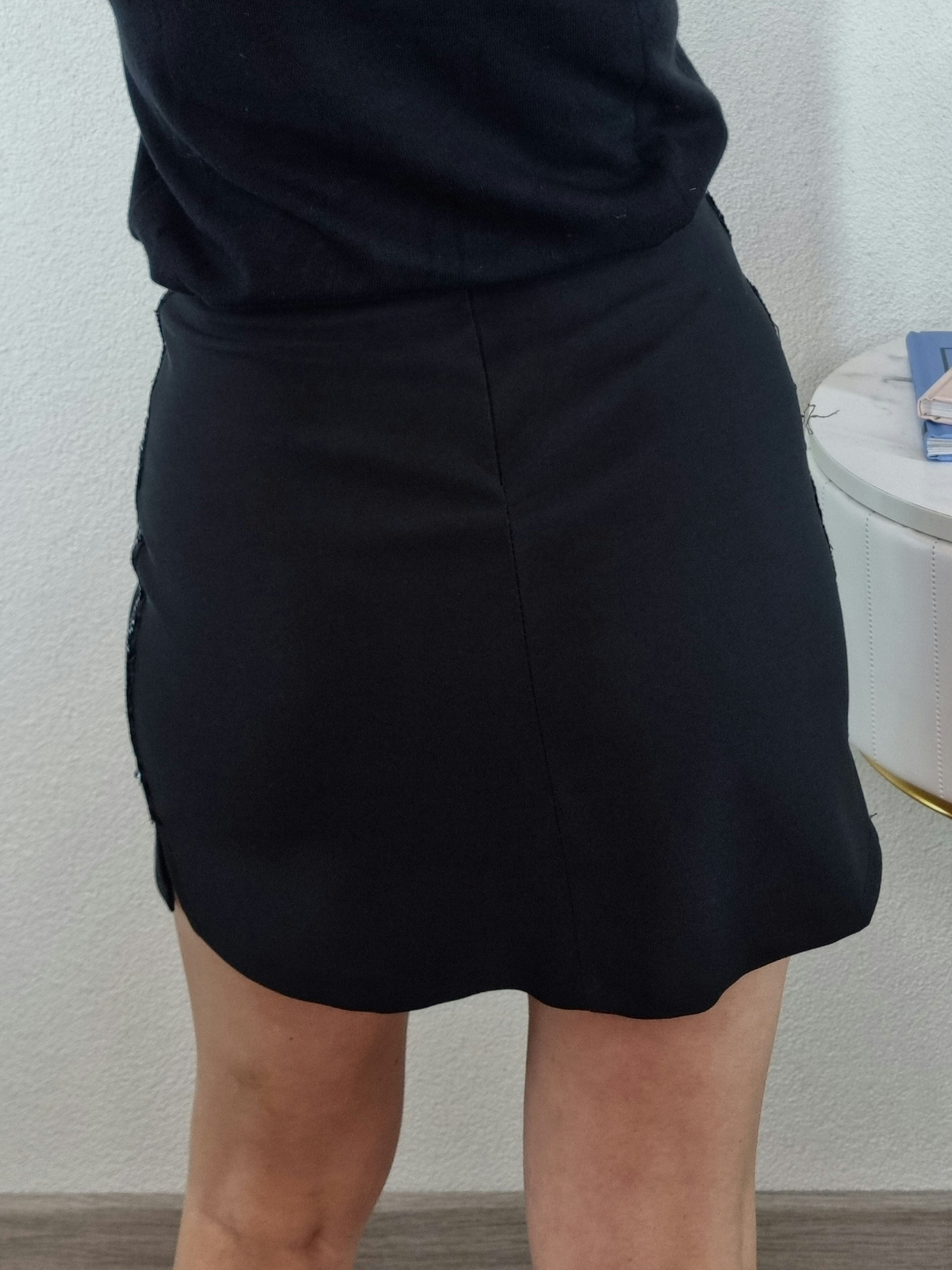 GONNA NERA CON PAIETTES LATERALI