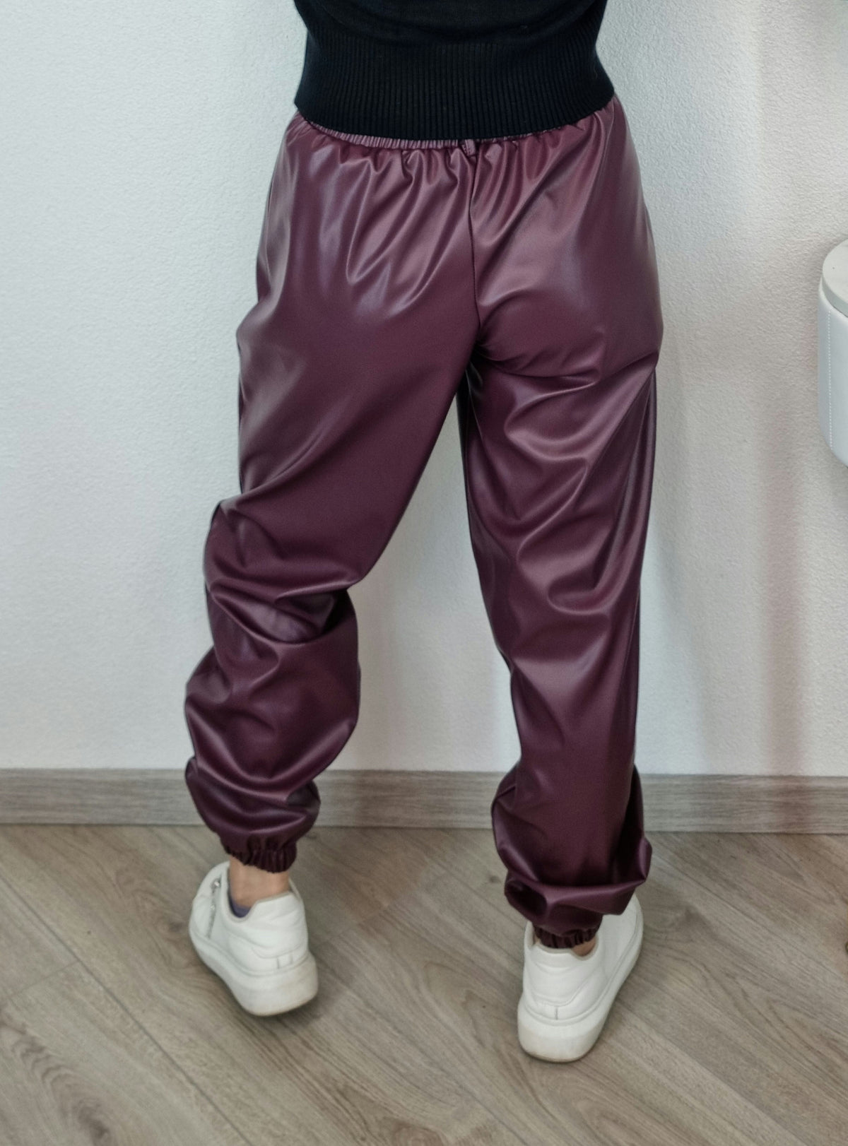 PANTALONE SIMIL PELLE BORDEAUX